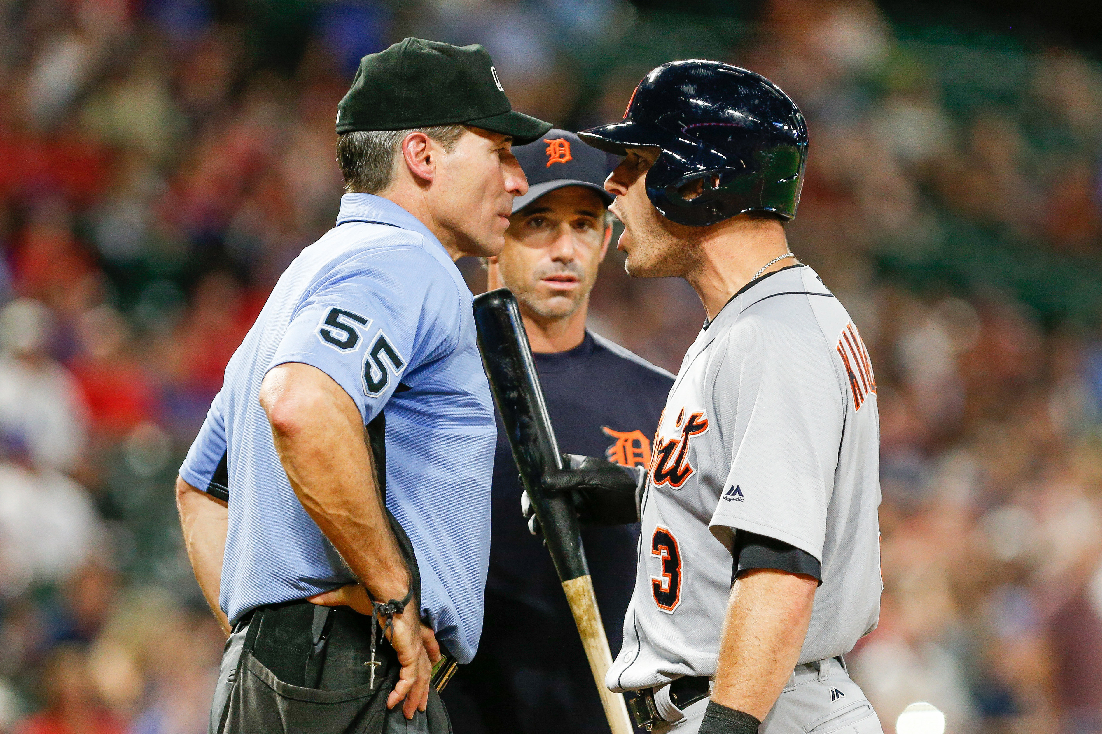 Embattled umpire Ángel Hernández alleges MLB altered evaluations