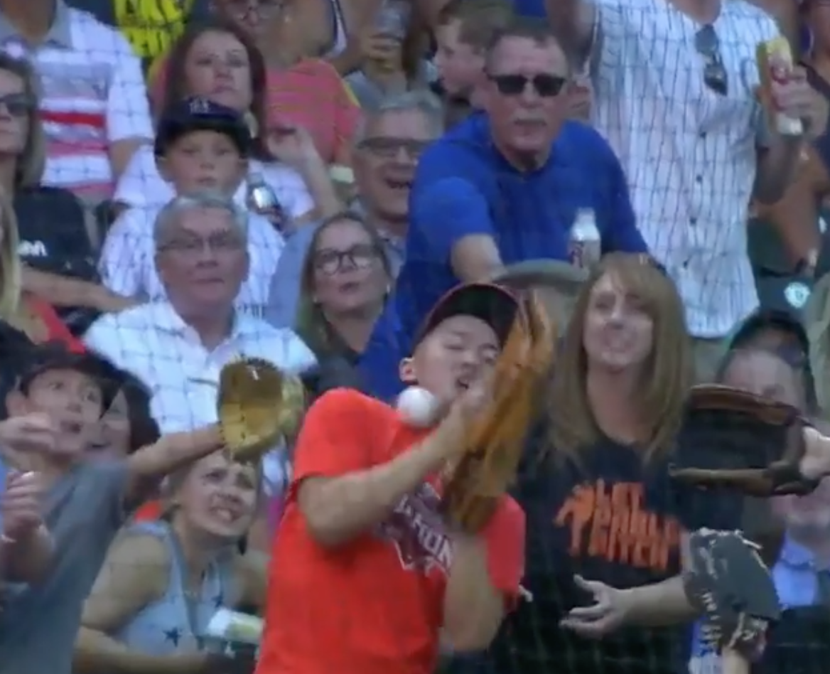 MLB: San Francisco Giants fan waiting for foul ball accidentally