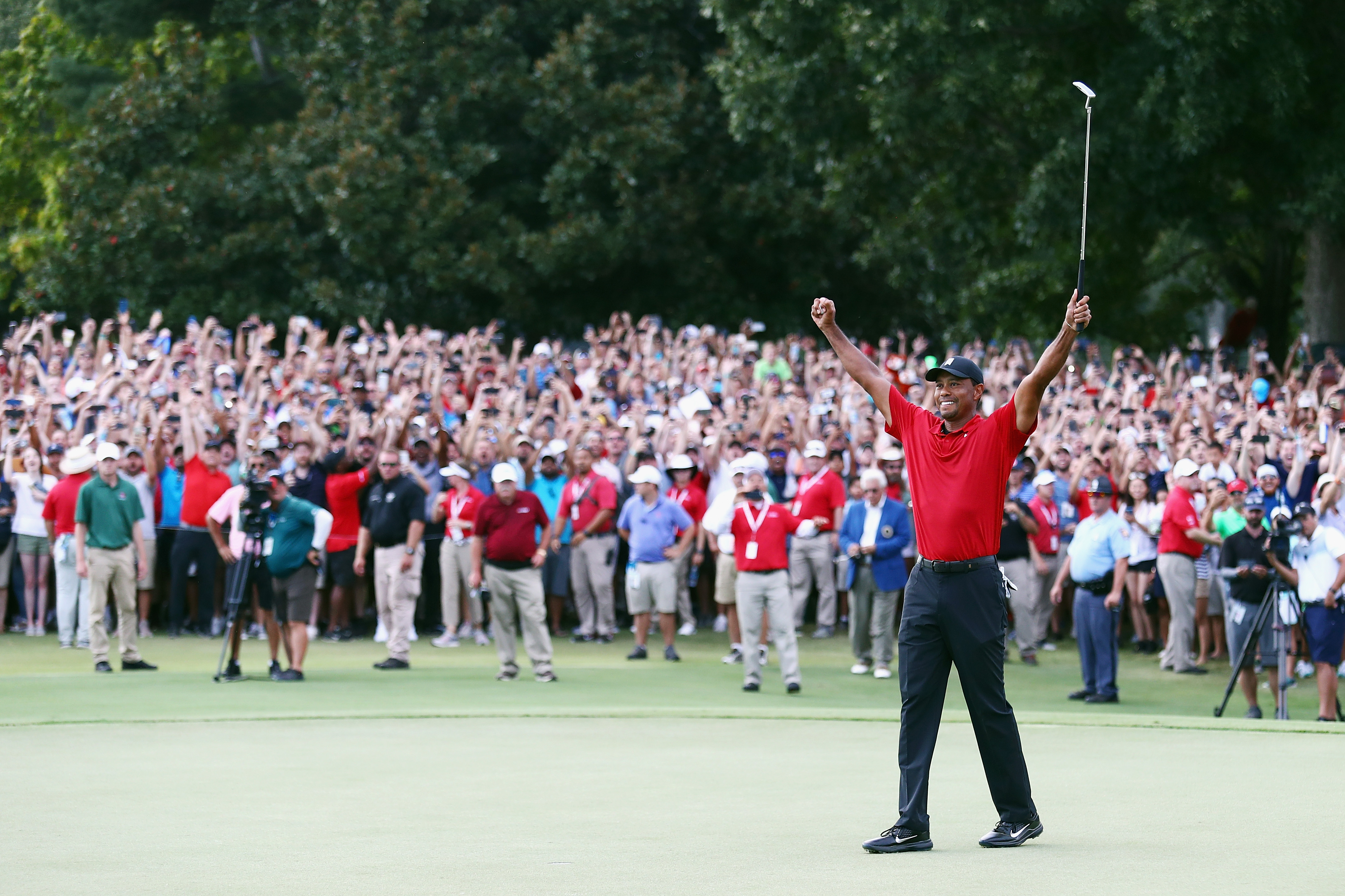 Tiger Woods Wins A Win For All And A Win For All Time Golf News And Tour Information Golf Digest