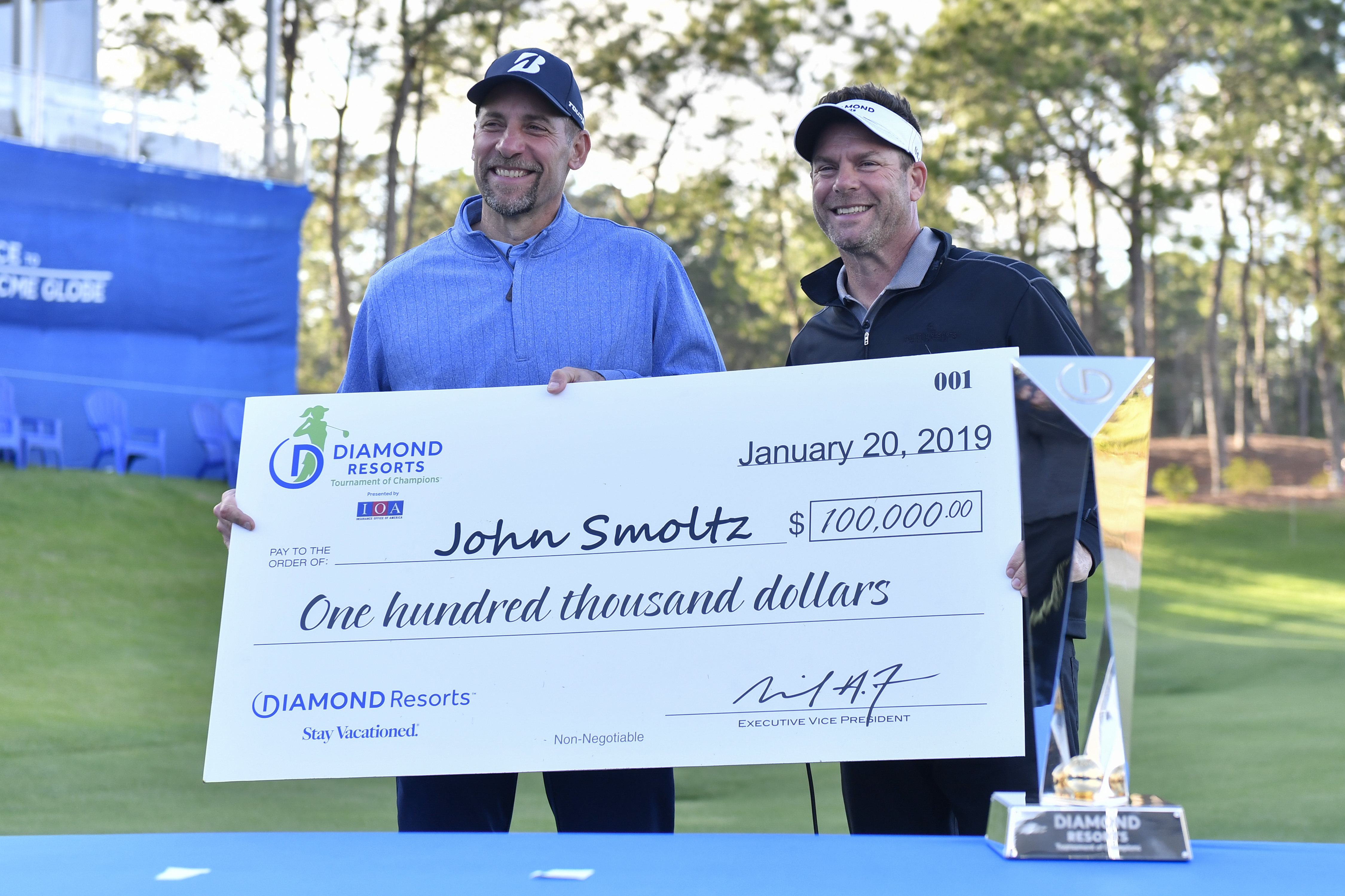 Smoltz trying to make the cut in golf