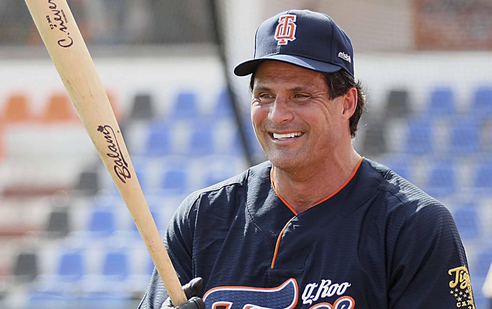 Jose Canseco can help Tim Tebow hit 40 major league homers, says