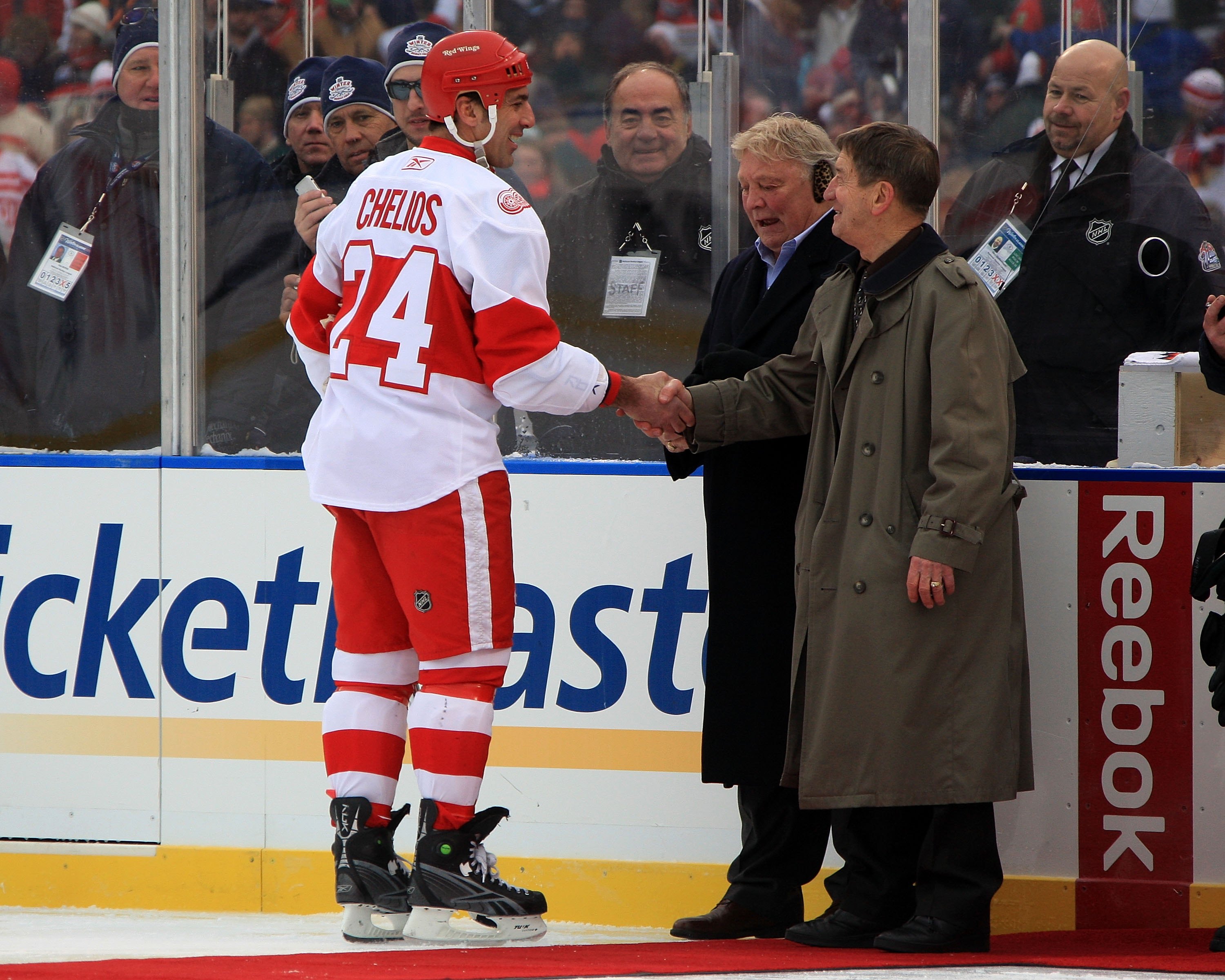 Ex-Detroit Red Wing Chris Chelios pounded beers on bench during game