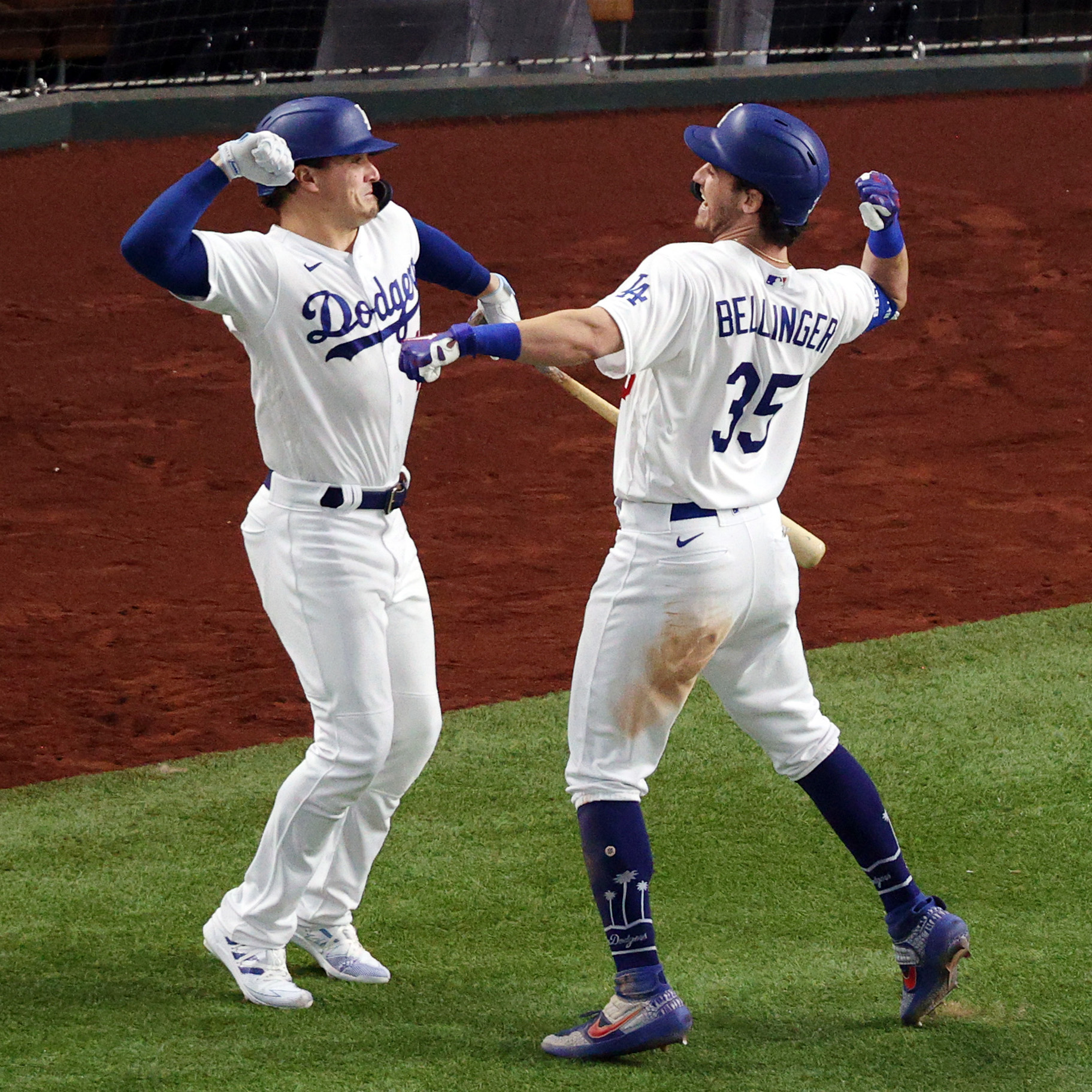 Cody Bellinger Hit Celebration On Basepaths - Marquee Sports Network