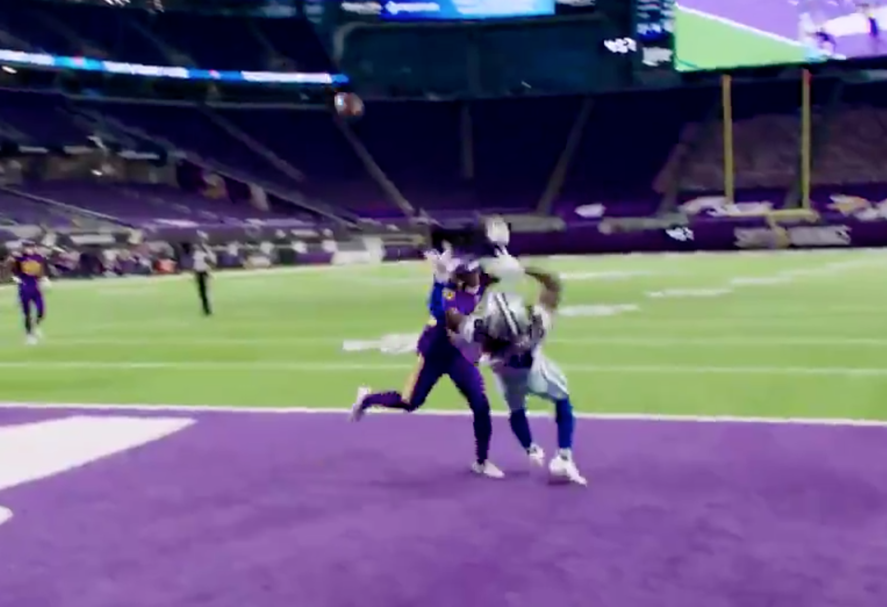 Watch: Cowboys WR CeeDee Lamb makes one-handed TD catch in 4th