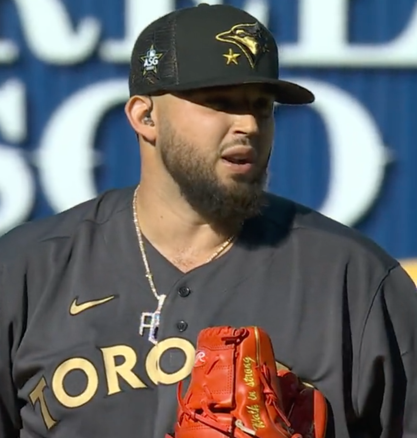 Blue Jays' Alek Manoah steals show while mic'd up, talking back with Fox  broadcasters during 2022 MLB All-Star Game