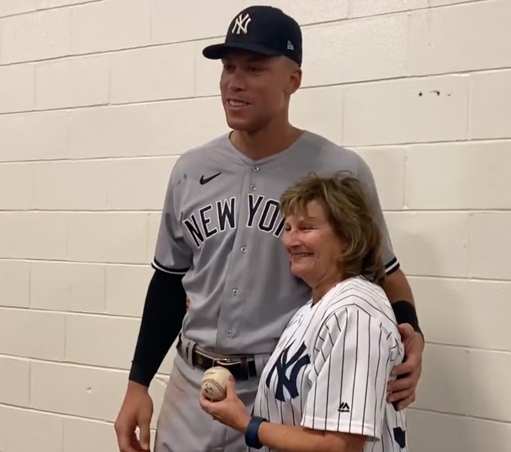 Aaron Judge giving the No. 61 ball to his mother was the best possible  outcome, This is the Loop