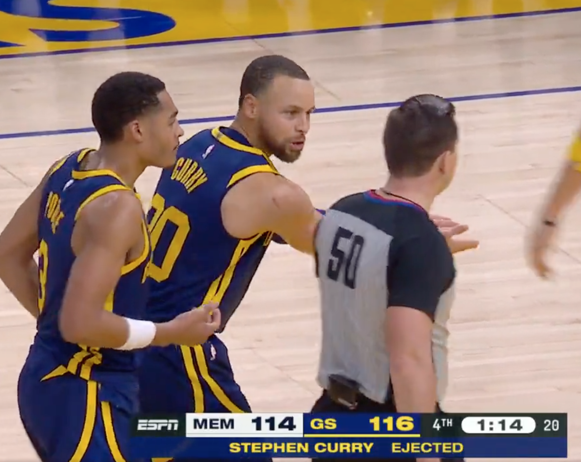 Jordan Poole reacts to Steph Curry throwing mouth piece, ejected vs.  Grizzlies