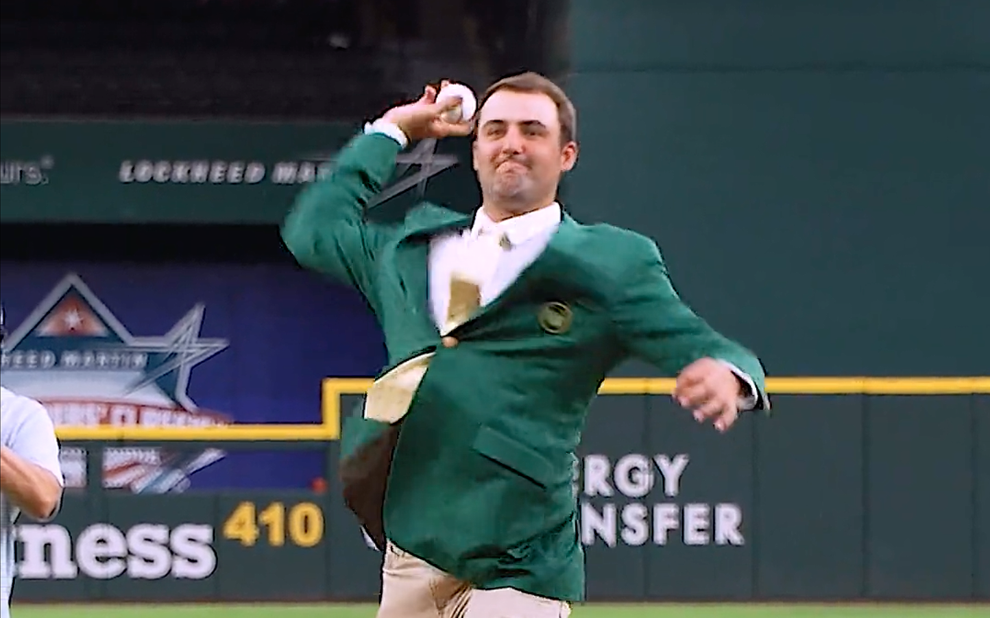 Masters champ Scottie Scheffler threw out the first pitch at the